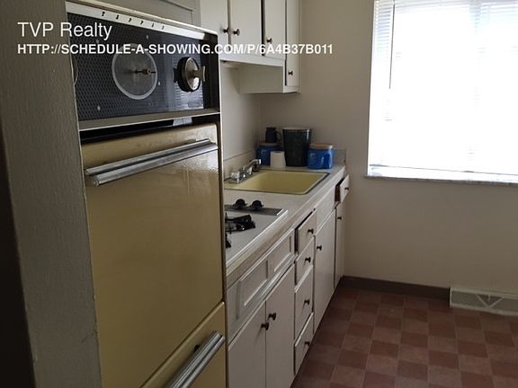 4th image of 1140 E Erie Ave APT 3