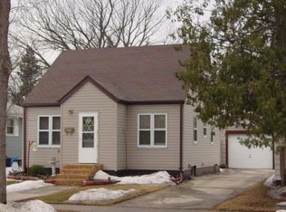 1020 S 9th St, Grand Forks, ND 58201