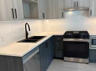 2002 Saint George St #504, Pt Moody, BC V3H 0N4