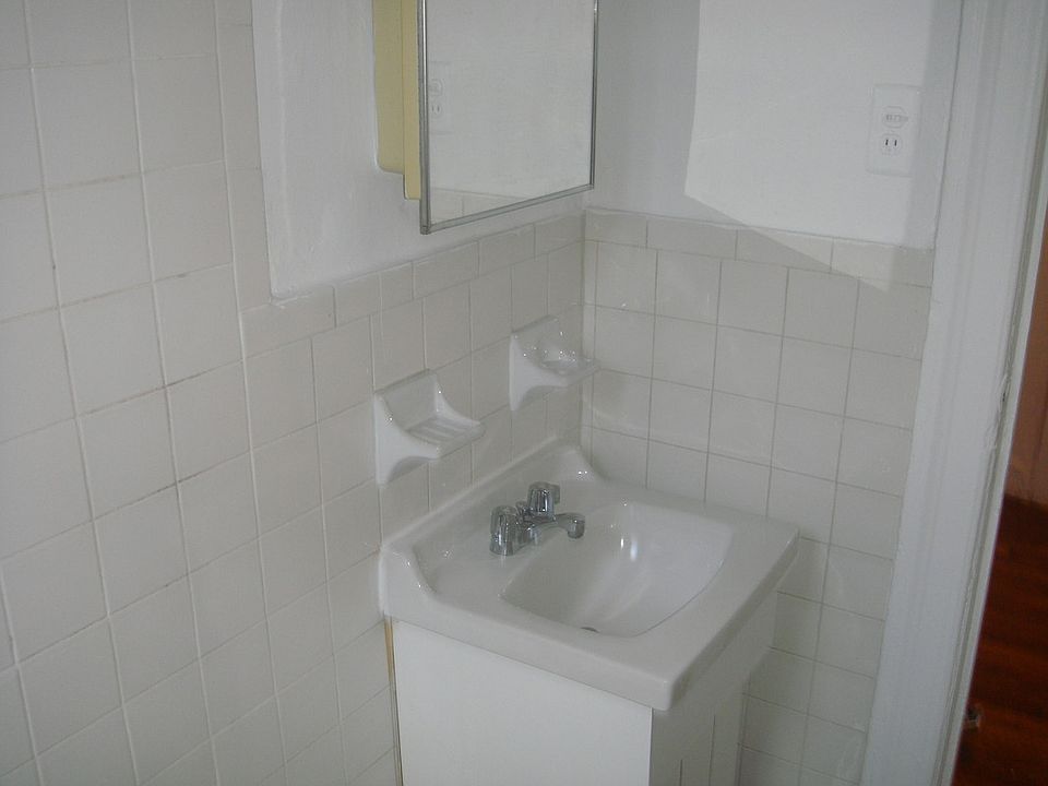 2nd image of 28 Bedford Park Blvd E APT B10