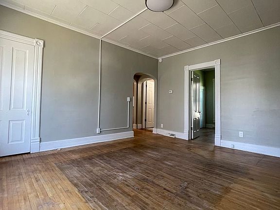 2nd image of 318A W Foster St