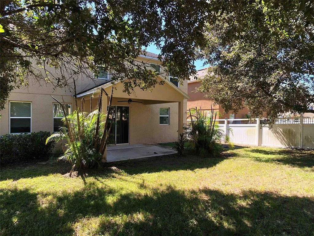 4 bed, 2.5 bath, 2721 sqft, $2,299 — Photo 2