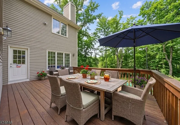 11 Rosewood Ln — Photo 49