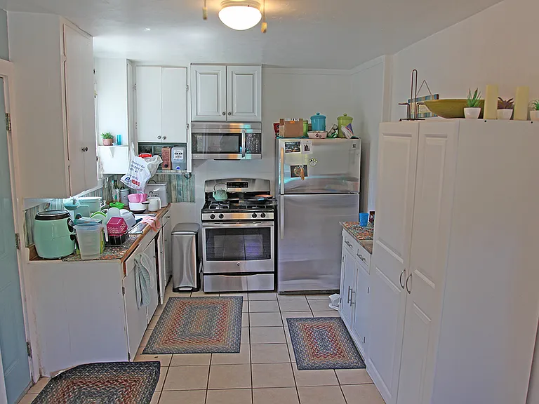 698 Mission Dr — Photo 3