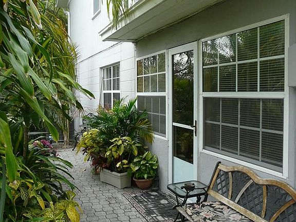 2nd image of 2515 Madrid Way S