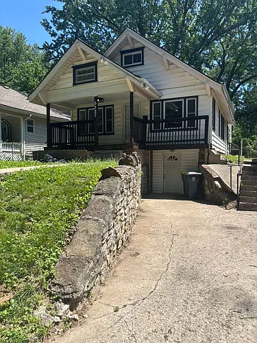 5327 Brooklyn Ave Photo 1