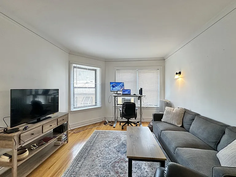 1911 W Larchmont Ave #B2 — Photo 15