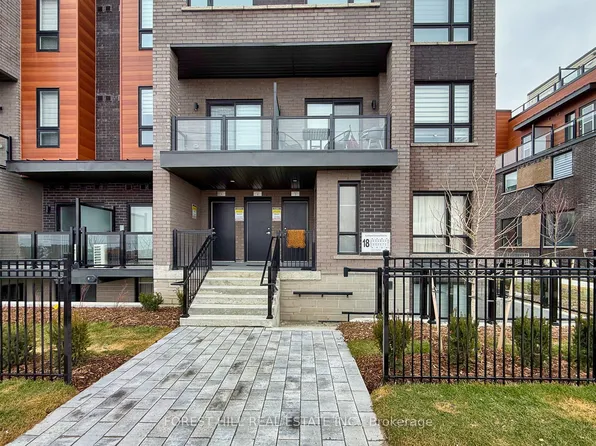 18 Lytham Green Cir, Newmarket, ON