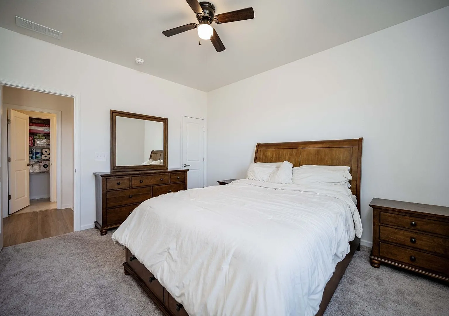 Spacious 5BR House in La Vergne — Photo 3