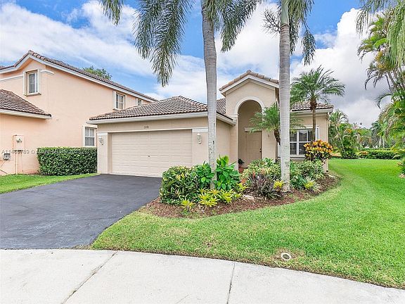 2nd image of 1591 Banyan Way