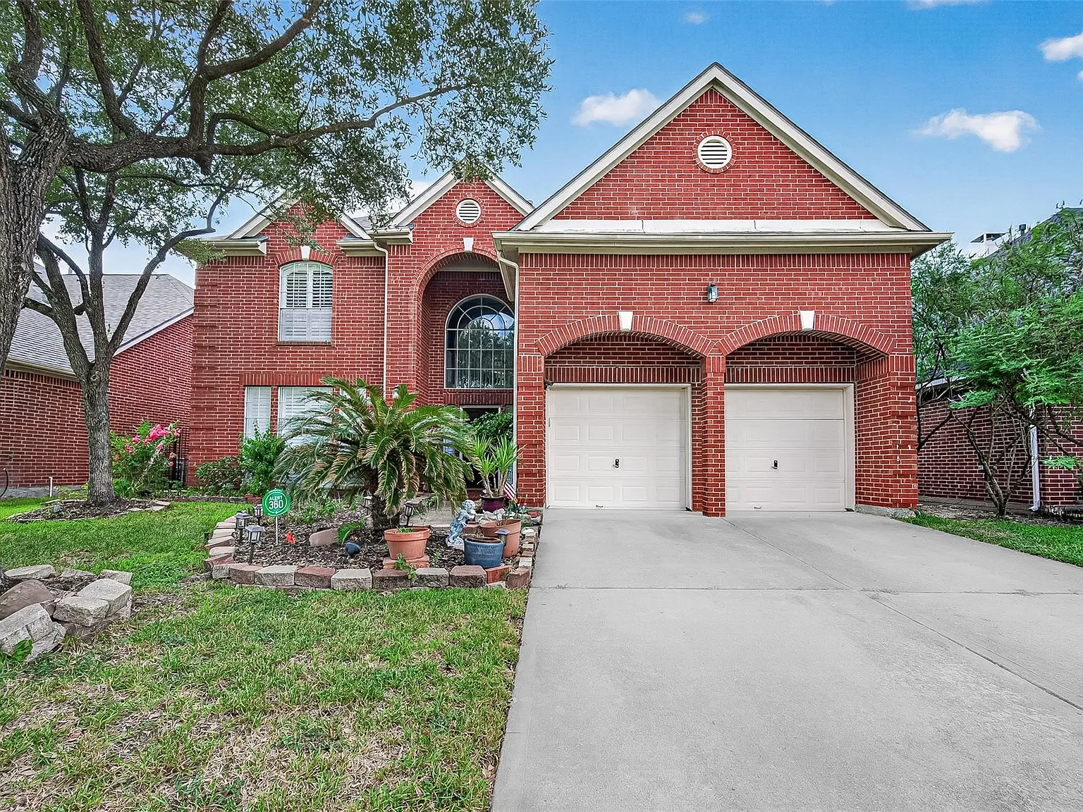 4 bed, 3.5 bath, 3591 sqft, $2,800 — Photo 2