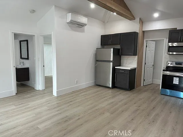 Magnolia Ave — Photo 1