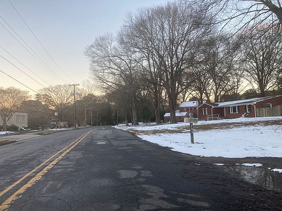 4th image of 705 Saint Michaels Ln