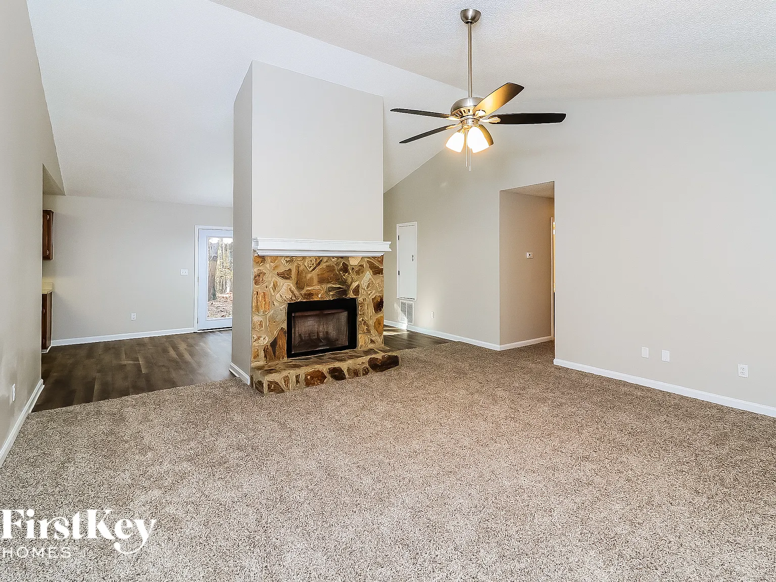 3 bed, 2.0 bath, 1396 sqft, $2,095 — Photo 4