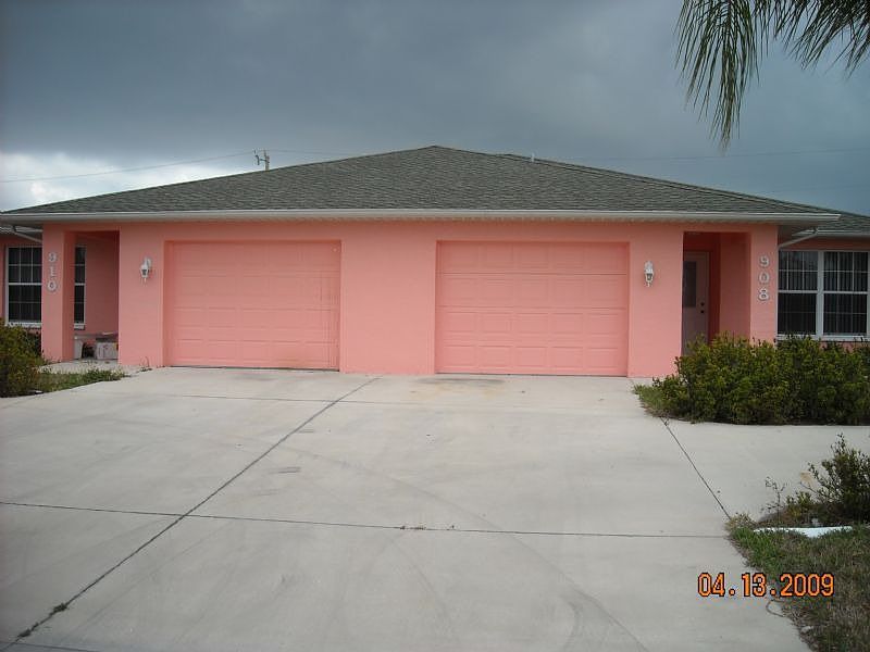 1st image of 910 SE 14th St