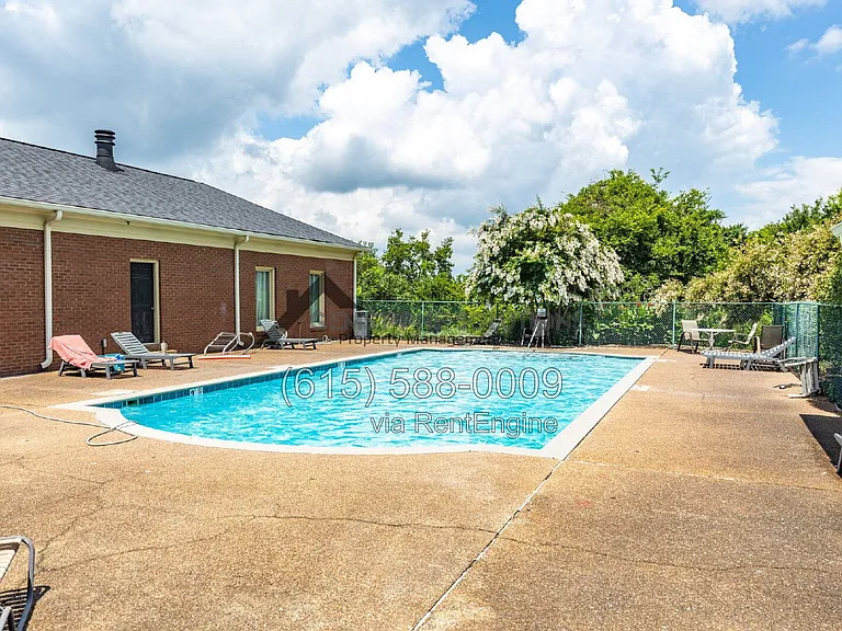 717 Fox Ridge Dr — Photo 32