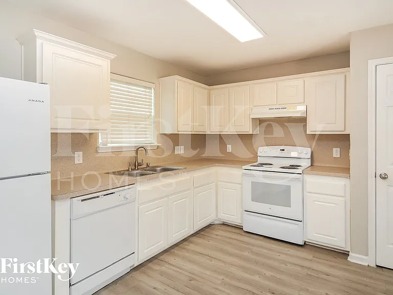2621 Marlin Dr — Photo 4