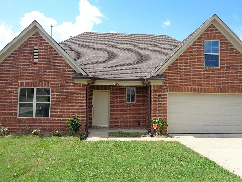 1126 River Wood Cir W