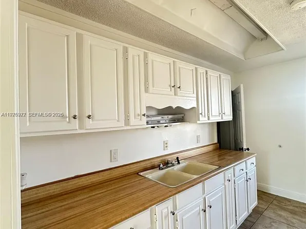 720 SW 7th Ave #2, Hallandale, FL 33009