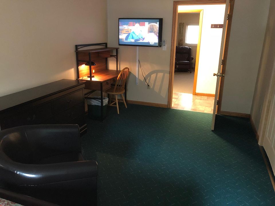 Bedroom with TV and business desk