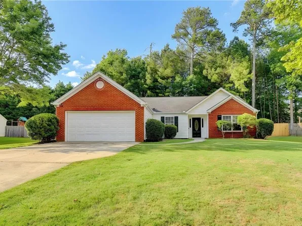 437 Crested View Dr, Loganville, GA 30052