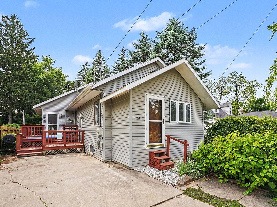 1st image of 221 Nelson Ave