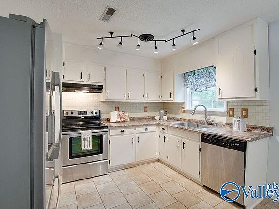 5th image of 2448 Yorkshire Dr SW