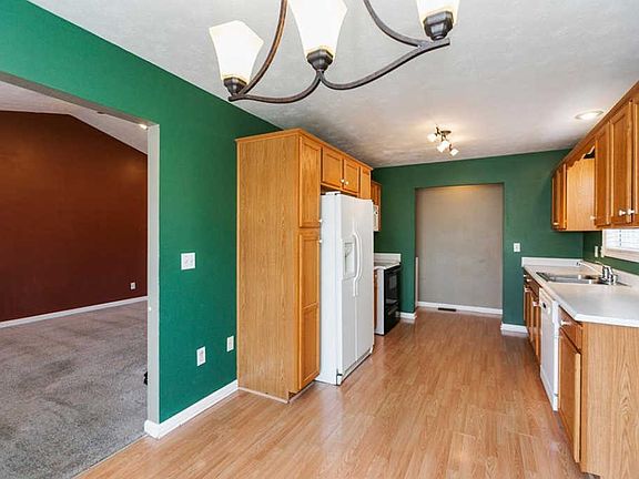 5th image of 645 Oldham Ave