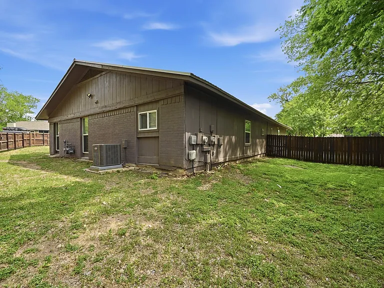 5104 Spruce Cv #A — Photo 17