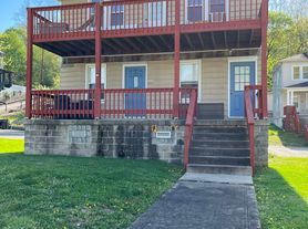 936 Hansen Street, 2