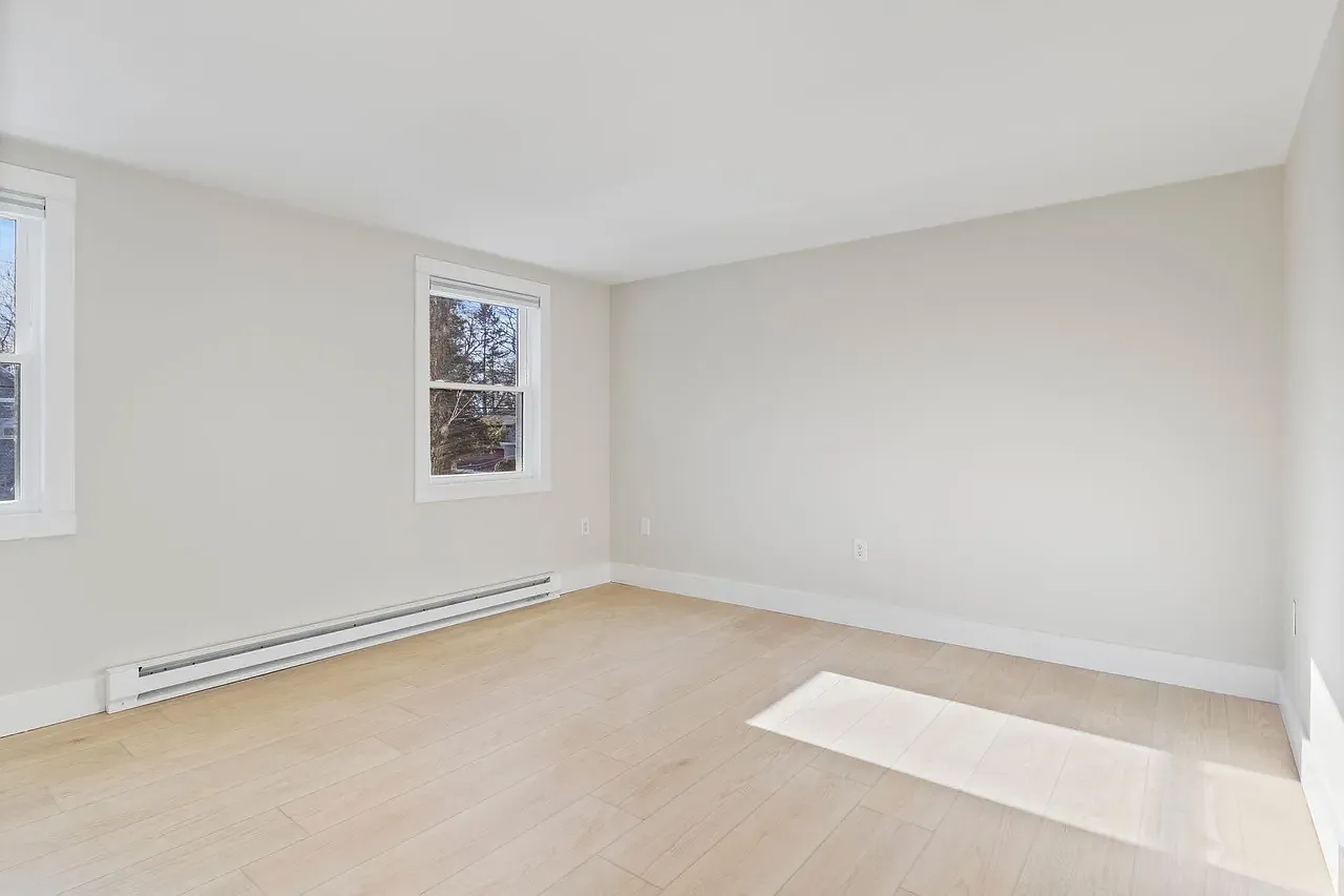 2 bed, 936 sqft, $2,200 — Photo 2