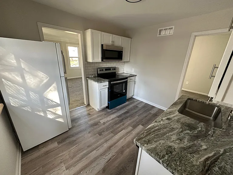 8212 Continental Ave — Photo 6