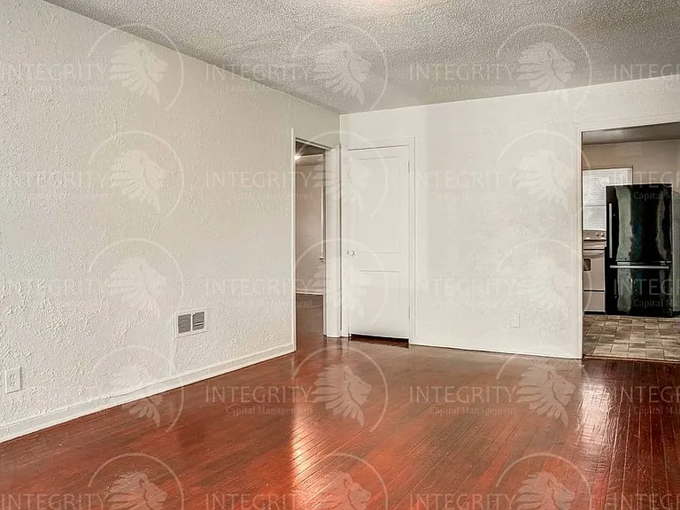 4411 S Benton Ave — Photo 9