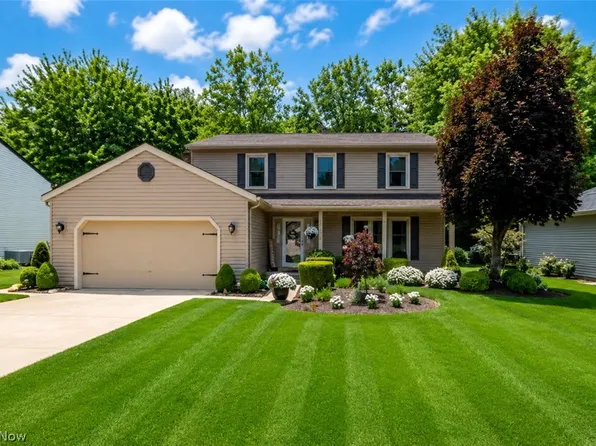 10222 Huntington Park Dr, Strongsville, OH 44136