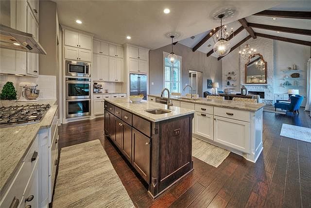 1st image of 998 Bluff Woods Dr