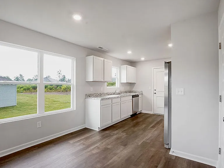 813 Ashford Dr — Photo 6
