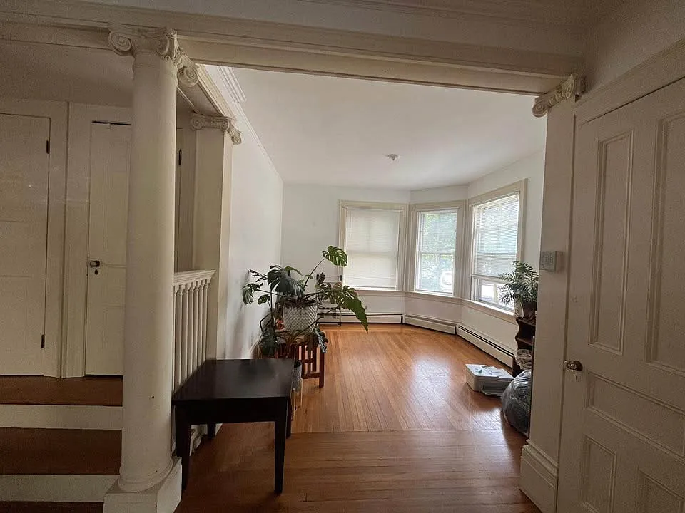 2 bed, 1600 sqft, $1,000 — Photo 2