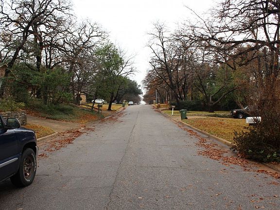 4th image of 2103 Twin Elms Dr