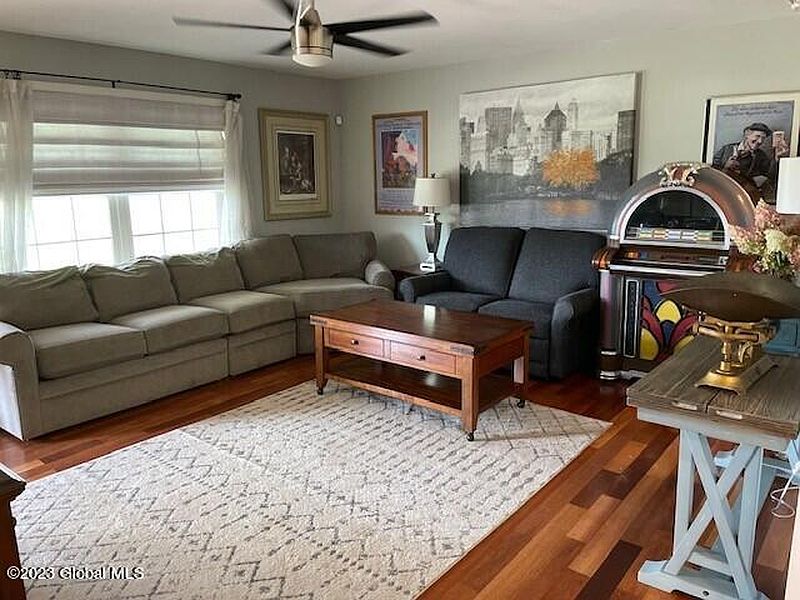 3rd image of 20 Meadowview Drive