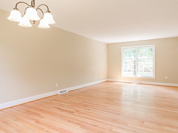 4th image of 3107 Ivydale Dr