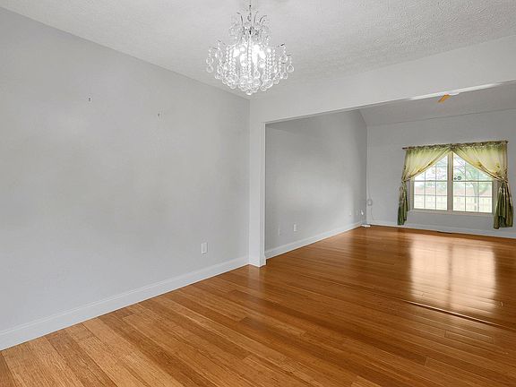 4th image of 299 Iris Trail Dr