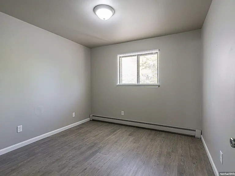 671 S Western Ave — Photo 18
