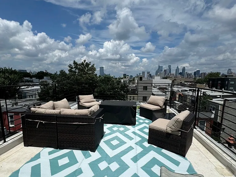 2212 Greenwich St — Photo 20
