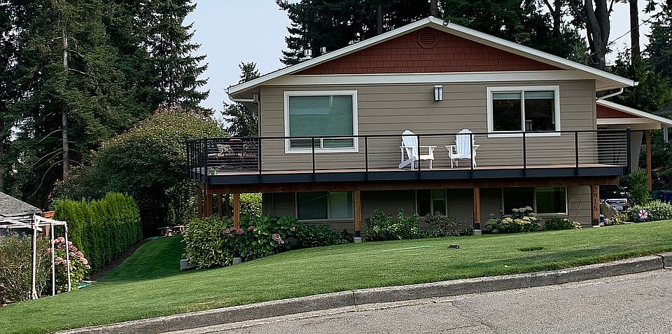2nd image of 3815 Terrace Dr