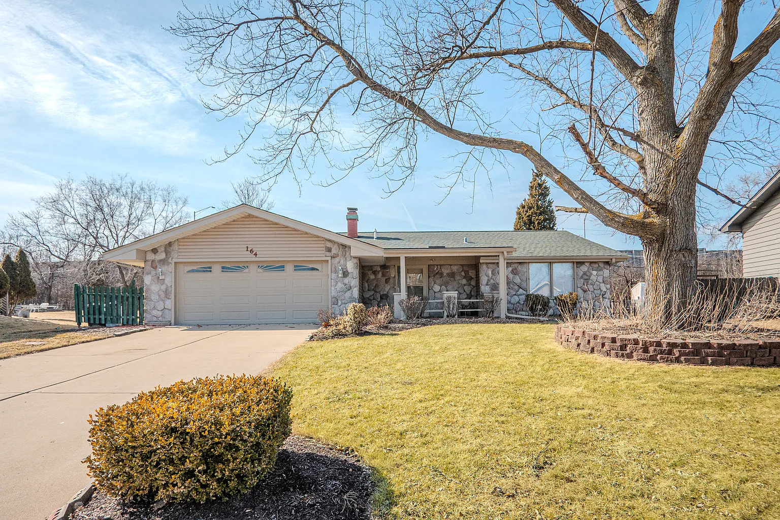 2S164 Beaumont Ln photo 1