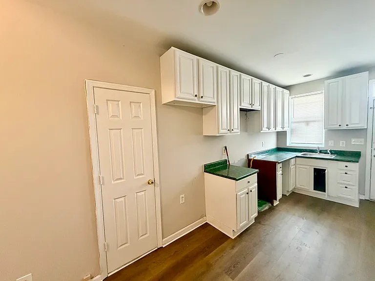 421 E Preston St — Photo 3