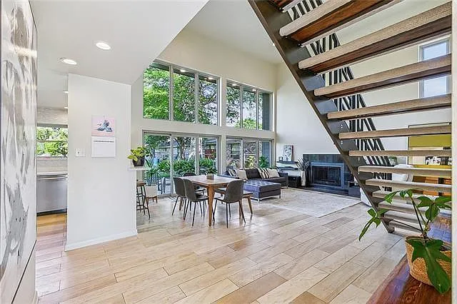 3 bed, 2.0 bath, 1822 sqft, $4,400 — Photo 3
