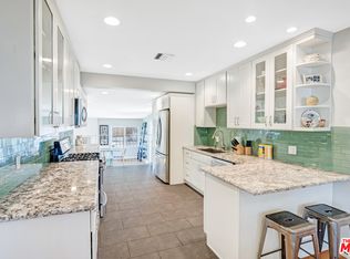 17807 Rhoda St, Encino, CA 91316