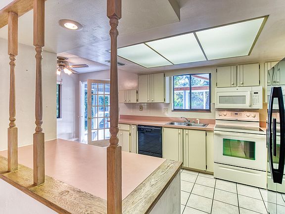 4th image of 215 Bay Pines Ct