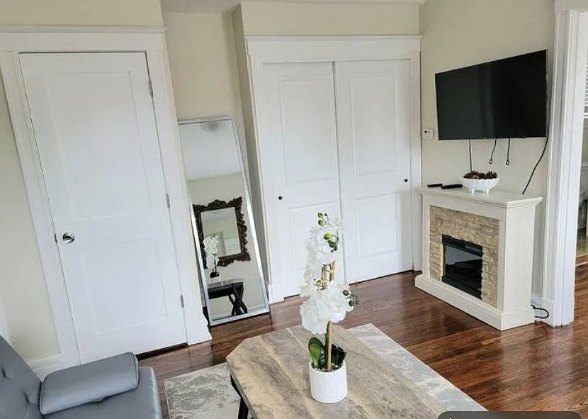 6136 Delmar Blvd — Photo 3